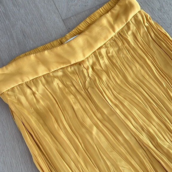 Zara polyester yellow flowy pants - Picture 3 of 3